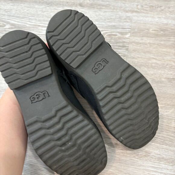 UGG Black Leather Women's Cheyne Ankle Boot sz 8.5 - Picture 10 of 10